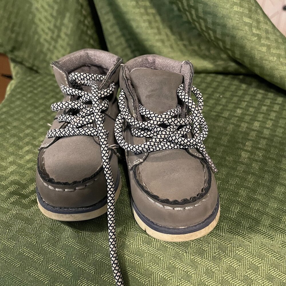 OshKosh Kids lace up boots